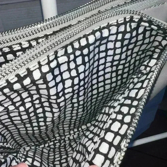 Urban Expressions Crossbody Bag - Picture 5 of 6